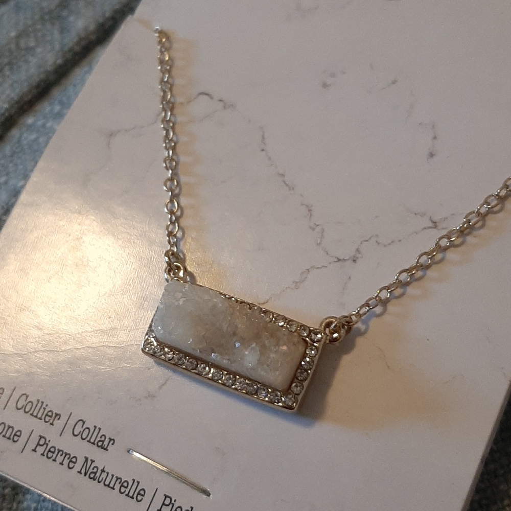 3/$20 - NWT Natural Stone necklace